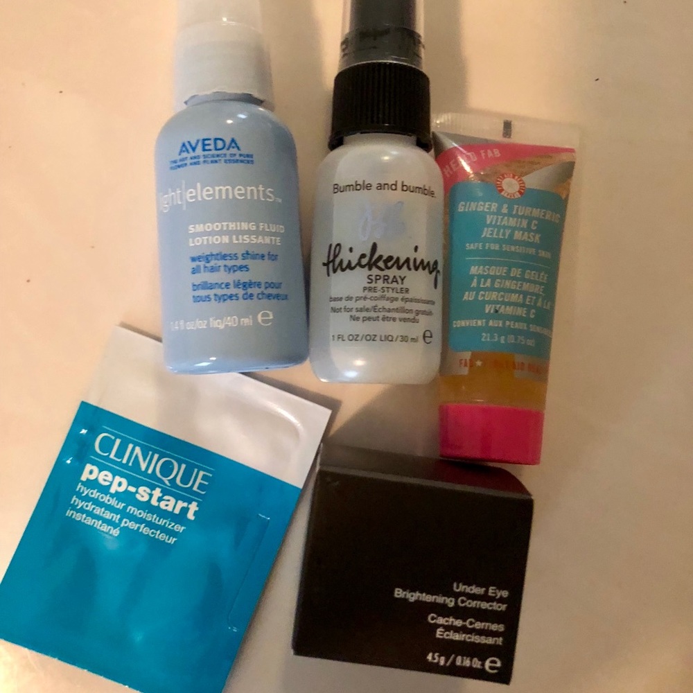 Becca Under Eye Brightening Corrector *BONUS*